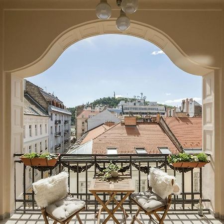 Skyline Serenity Retreat @Vaci Most Famous Street Apartment Budapest Ngoại thất bức ảnh