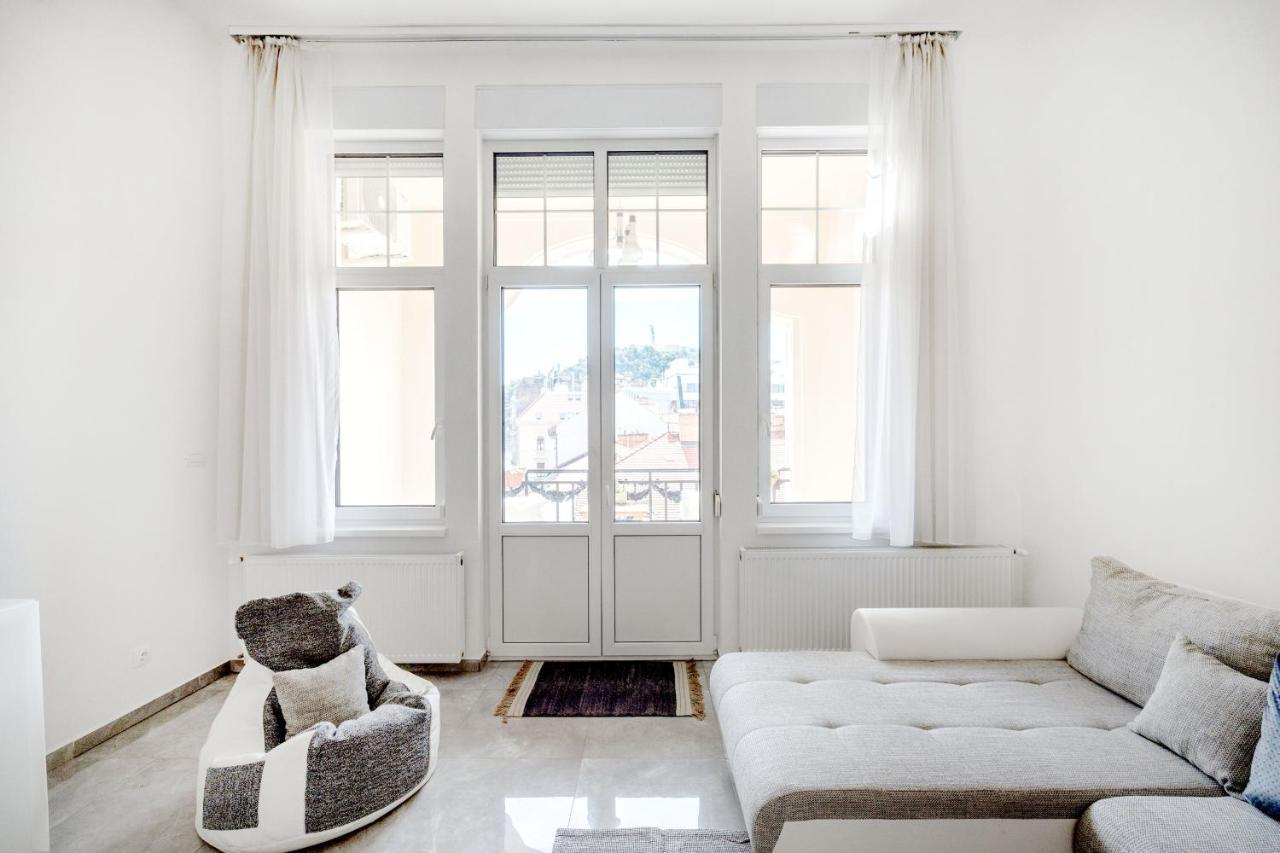 Skyline Serenity Retreat @Vaci Most Famous Street Budapest Ngoại thất bức ảnh