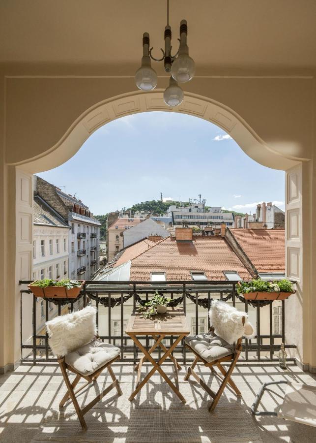 Skyline Serenity Retreat @Vaci Most Famous Street Apartment Budapest Ngoại thất bức ảnh