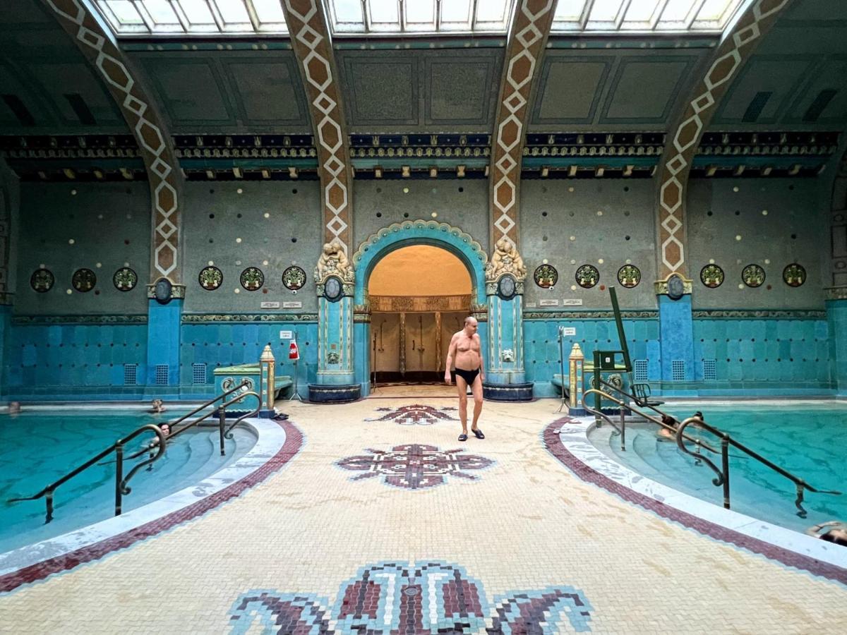 Skyline Serenity Retreat @Vaci Most Famous Street Budapest Ngoại thất bức ảnh