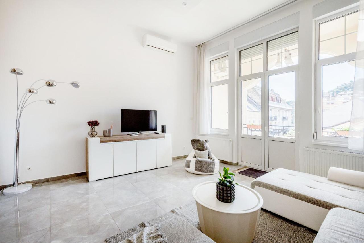 Skyline Serenity Retreat @Vaci Most Famous Street Budapest Ngoại thất bức ảnh