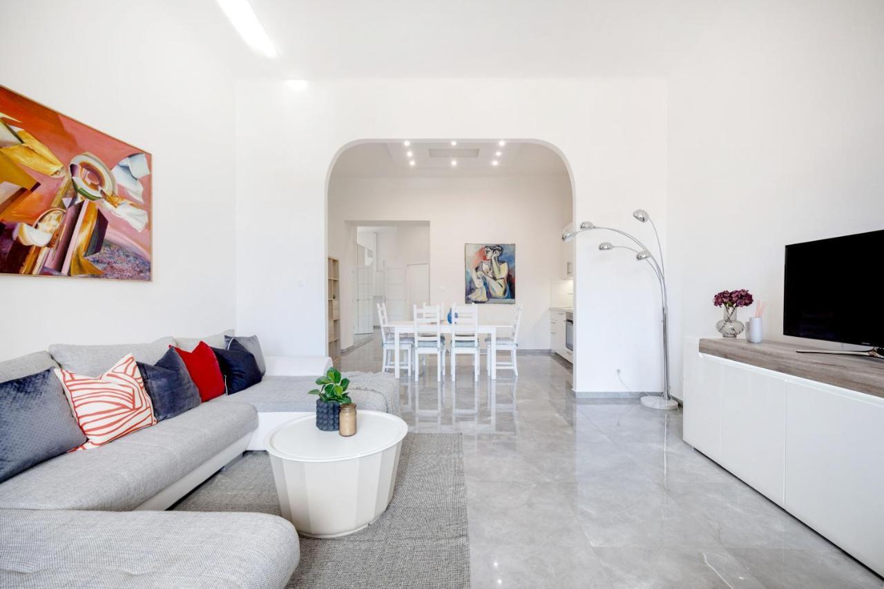 Skyline Serenity Retreat @Vaci Most Famous Street Budapest Ngoại thất bức ảnh