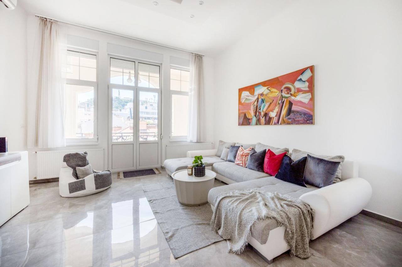 Skyline Serenity Retreat @Vaci Most Famous Street Apartment Budapest Ngoại thất bức ảnh