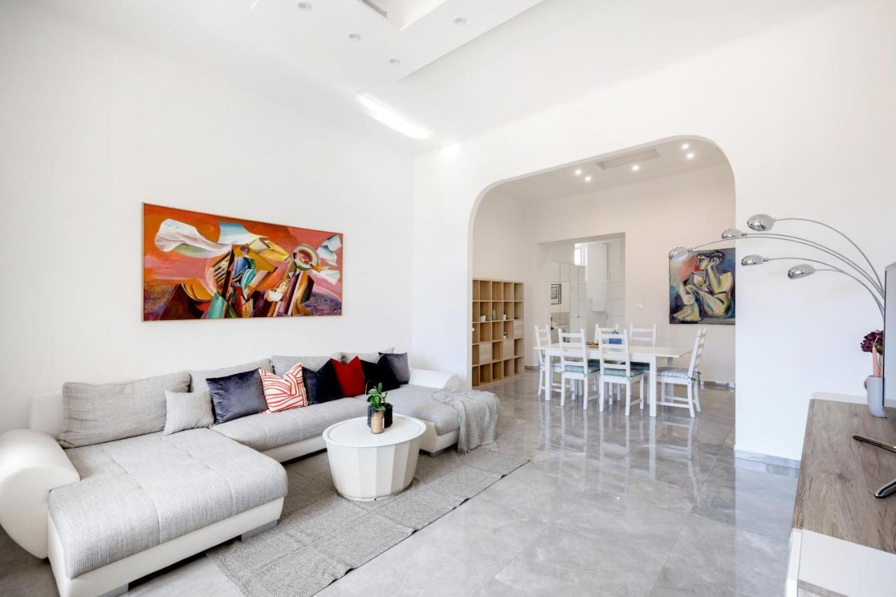 Skyline Serenity Retreat @Vaci Most Famous Street Budapest Ngoại thất bức ảnh