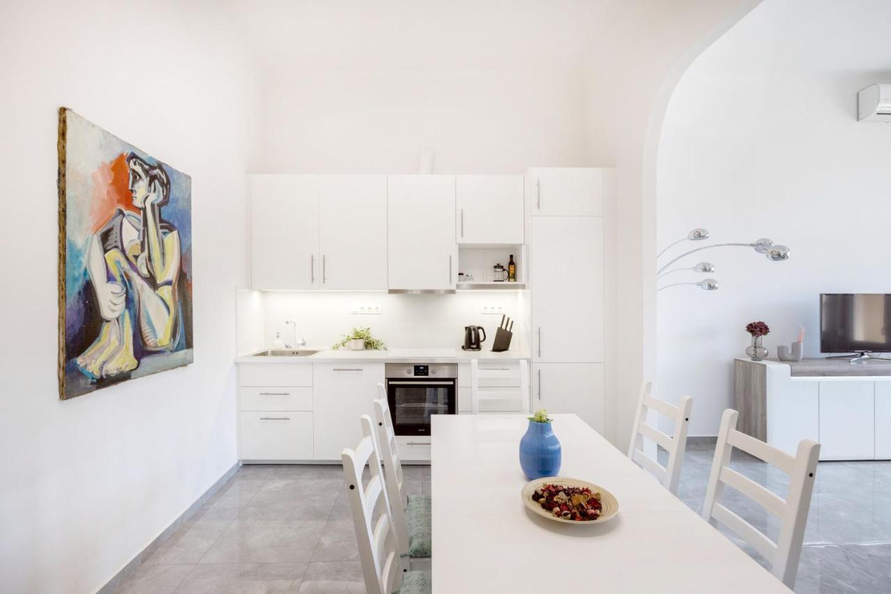 Skyline Serenity Retreat @Vaci Most Famous Street Budapest Ngoại thất bức ảnh