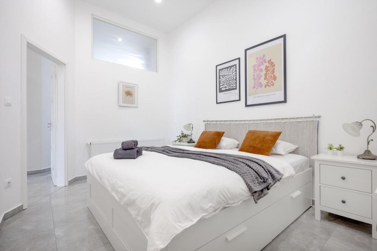 Skyline Serenity Retreat @Vaci Most Famous Street Budapest Ngoại thất bức ảnh