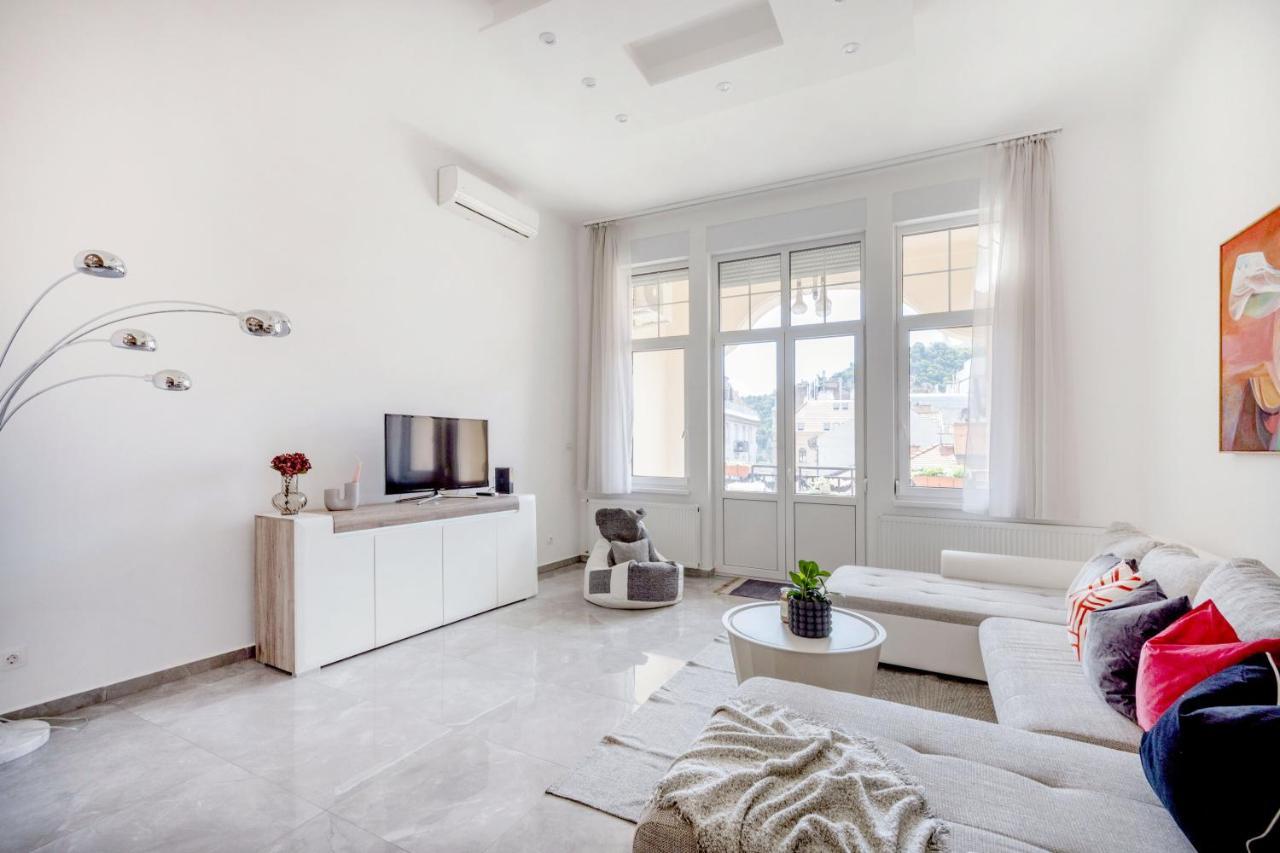 Skyline Serenity Retreat @Vaci Most Famous Street Budapest Ngoại thất bức ảnh