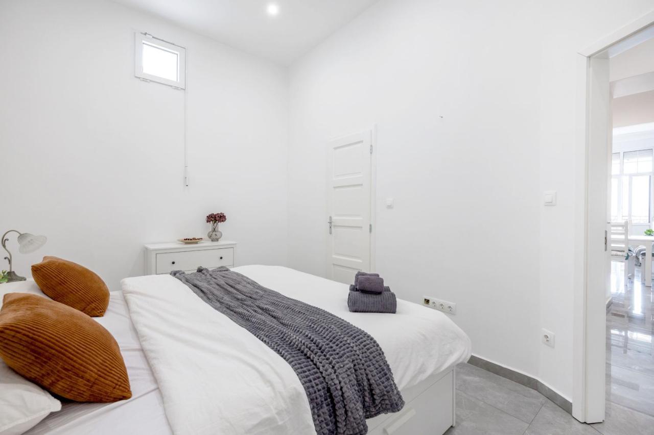 Skyline Serenity Retreat @Vaci Most Famous Street Budapest Ngoại thất bức ảnh