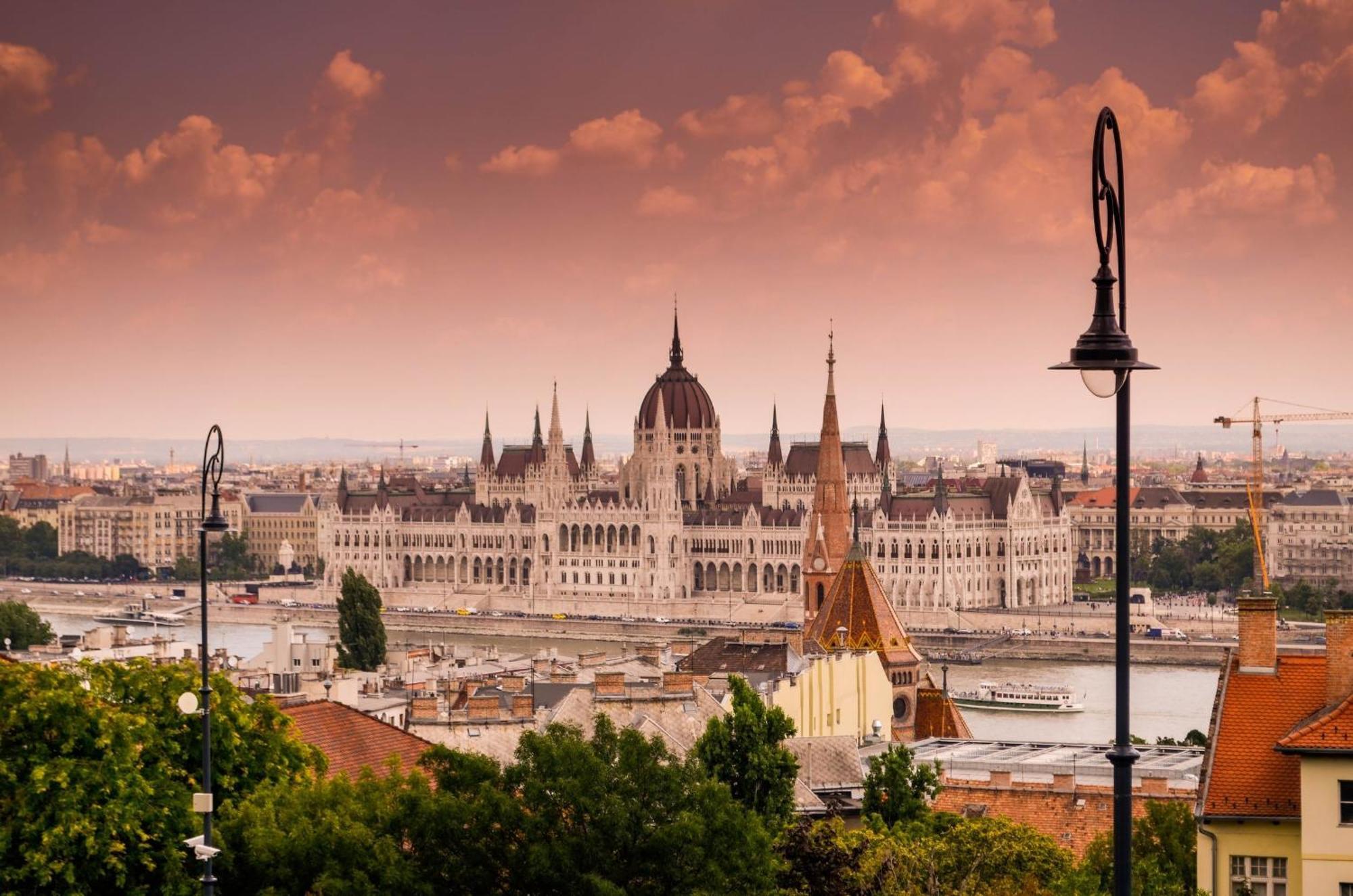 Skyline Serenity Retreat @Vaci Most Famous Street Budapest Ngoại thất bức ảnh